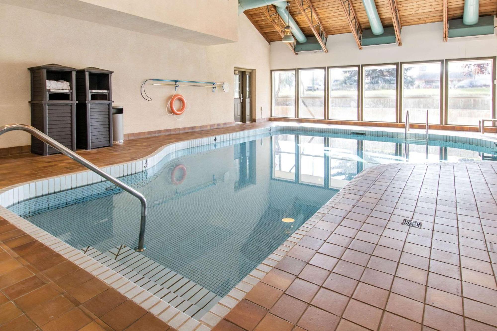 Flamingo Hotel Medicine Hat Dış mekan fotoğraf