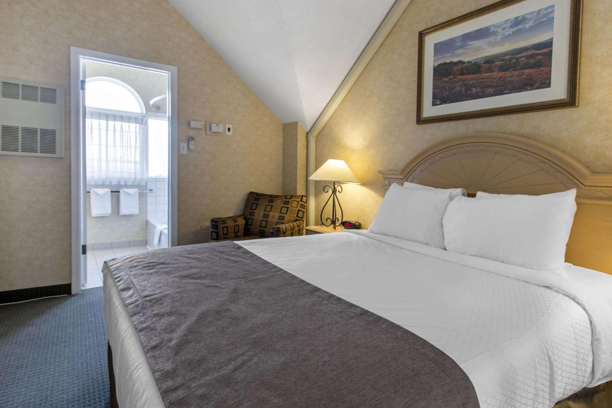 Flamingo Hotel Medicine Hat Dış mekan fotoğraf